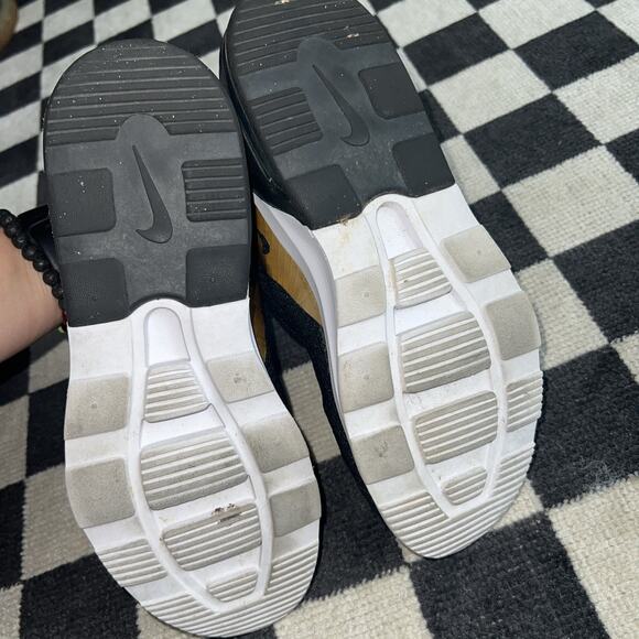 Nike AQ2743 012 Air Max Motion Black Gold Kids 5.5Y‎ Athletic Running Sneakers - Picture 7 of 9